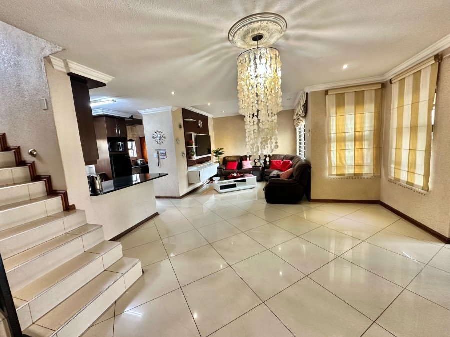 4 Bedroom Property for Sale in Thatchfield Gardens Gauteng