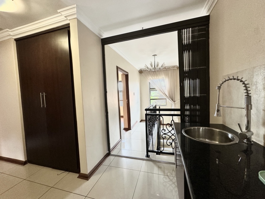 4 Bedroom Property for Sale in Thatchfield Gardens Gauteng