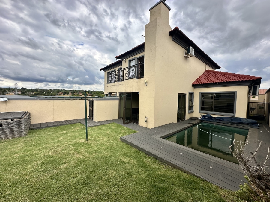 4 Bedroom Property for Sale in Thatchfield Gardens Gauteng