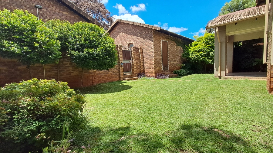 To Let 3 Bedroom Property for Rent in Die Hoewes Gauteng