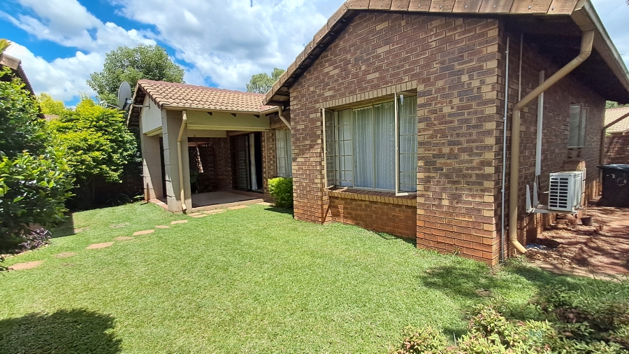 To Let 3 Bedroom Property for Rent in Die Hoewes Gauteng