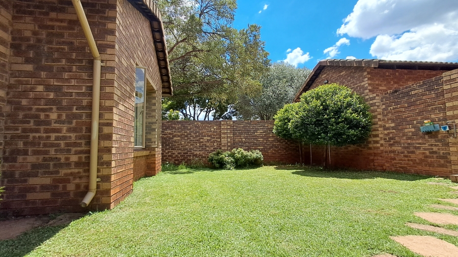 To Let 3 Bedroom Property for Rent in Die Hoewes Gauteng