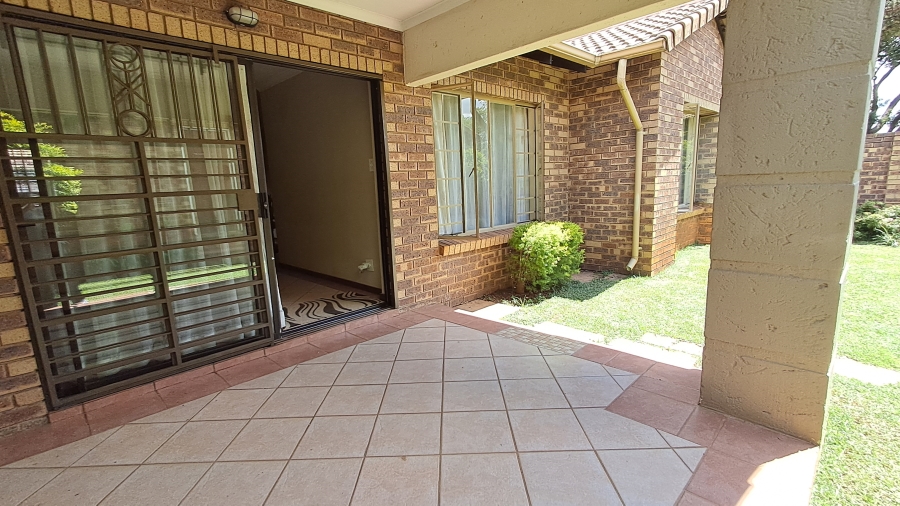 To Let 3 Bedroom Property for Rent in Die Hoewes Gauteng