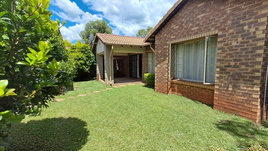 To Let 3 Bedroom Property for Rent in Die Hoewes Gauteng