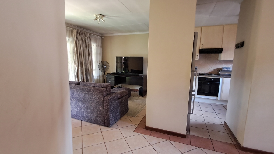 To Let 3 Bedroom Property for Rent in Die Hoewes Gauteng