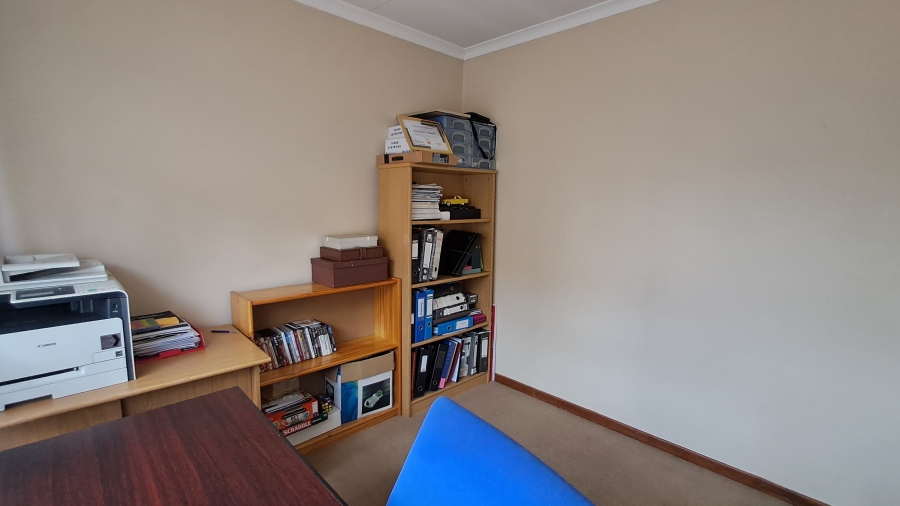 To Let 3 Bedroom Property for Rent in Die Hoewes Gauteng