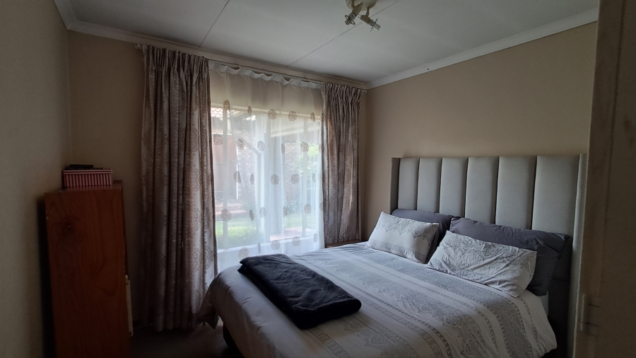 To Let 3 Bedroom Property for Rent in Die Hoewes Gauteng