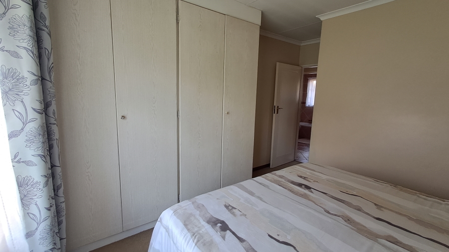 To Let 3 Bedroom Property for Rent in Die Hoewes Gauteng