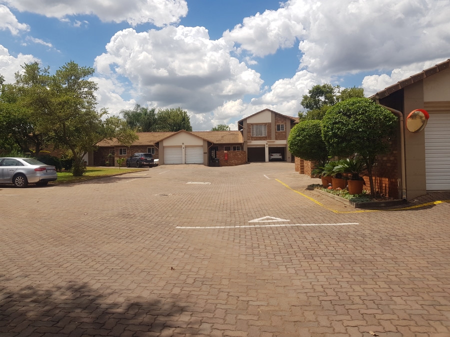 To Let 3 Bedroom Property for Rent in Die Hoewes Gauteng