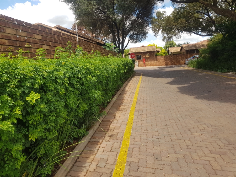 To Let 3 Bedroom Property for Rent in Die Hoewes Gauteng