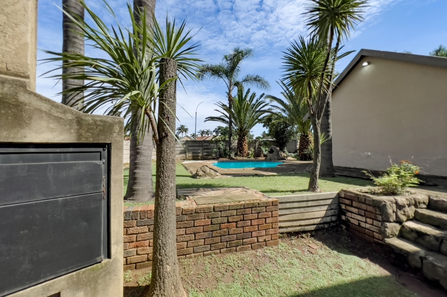 4 Bedroom Property for Sale in Birchleigh Gauteng
