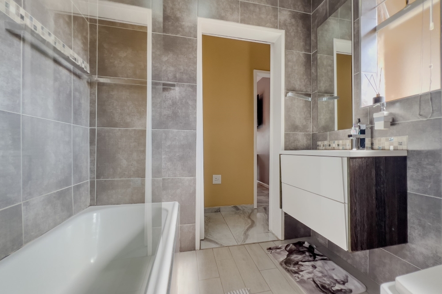4 Bedroom Property for Sale in Birchleigh Gauteng