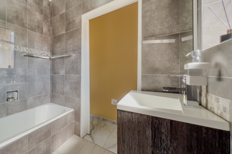 4 Bedroom Property for Sale in Birchleigh Gauteng