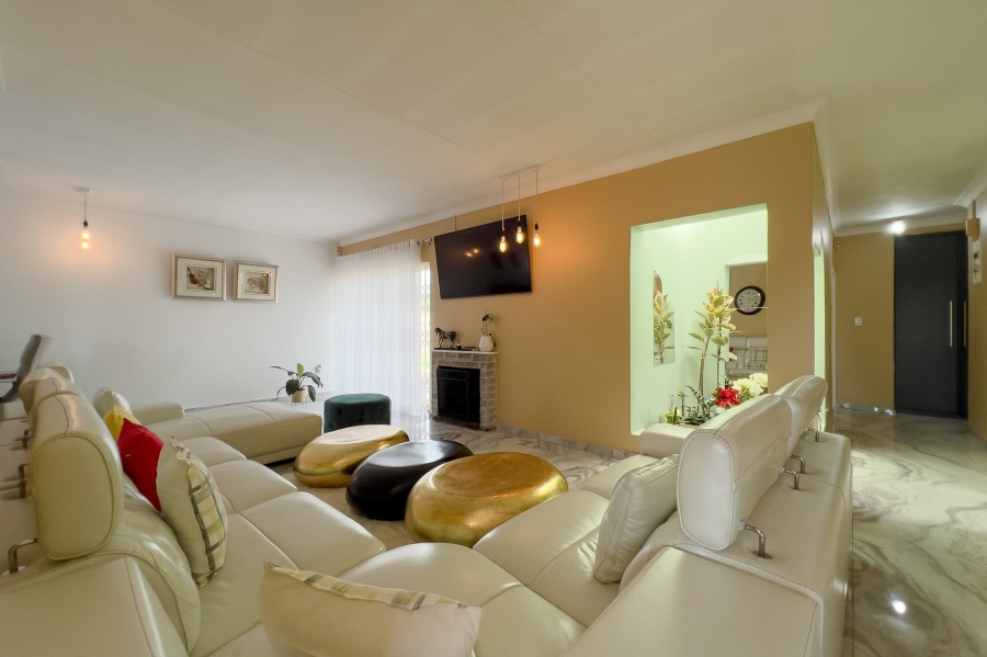 4 Bedroom Property for Sale in Birchleigh Gauteng