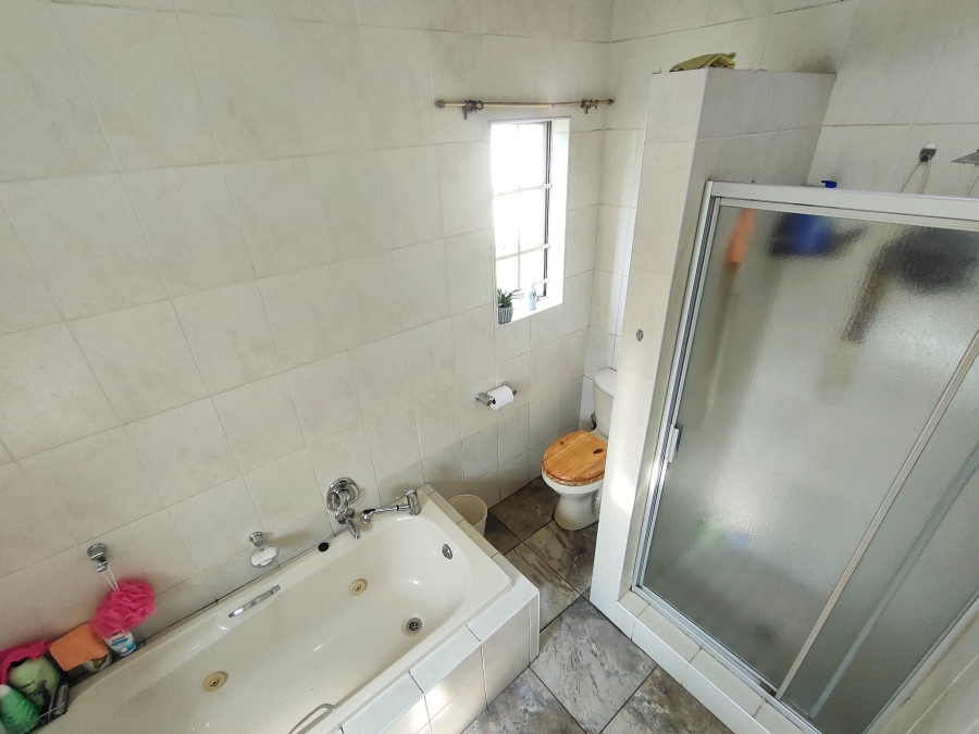 4 Bedroom Property for Sale in Brackenhurst Gauteng