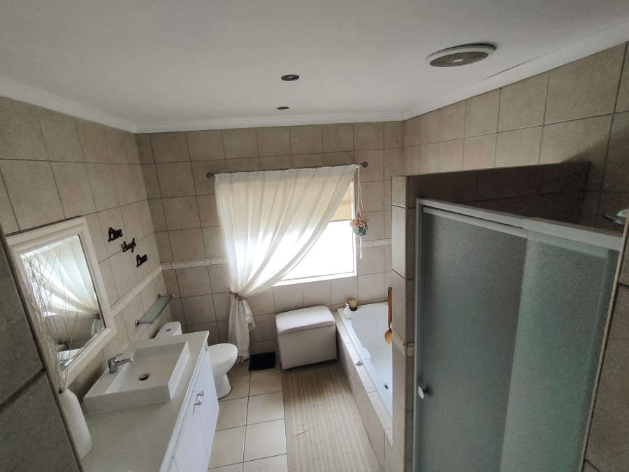 3 Bedroom Property for Sale in Brackenhurst Gauteng