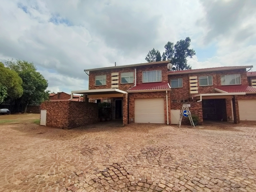 3 Bedroom Property for Sale in Brackenhurst Gauteng