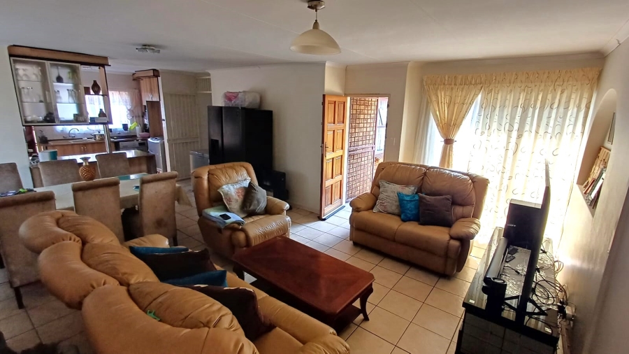 3 Bedroom Property for Sale in Die Hoewes Gauteng