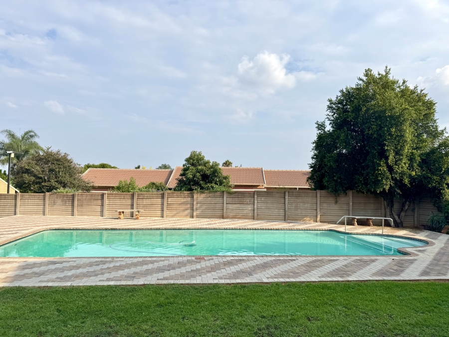 2 Bedroom Property for Sale in La Montagne Gauteng