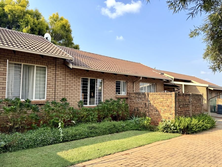 2 Bedroom Property for Sale in La Montagne Gauteng