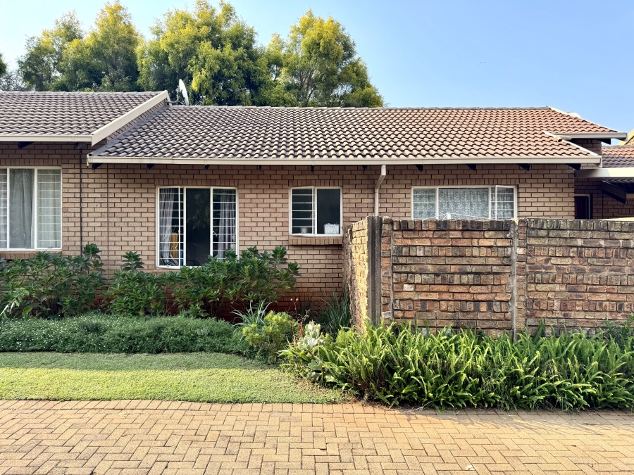 2 Bedroom Property for Sale in La Montagne Gauteng