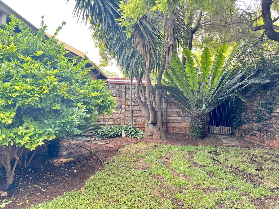 2 Bedroom Property for Sale in La Montagne Gauteng