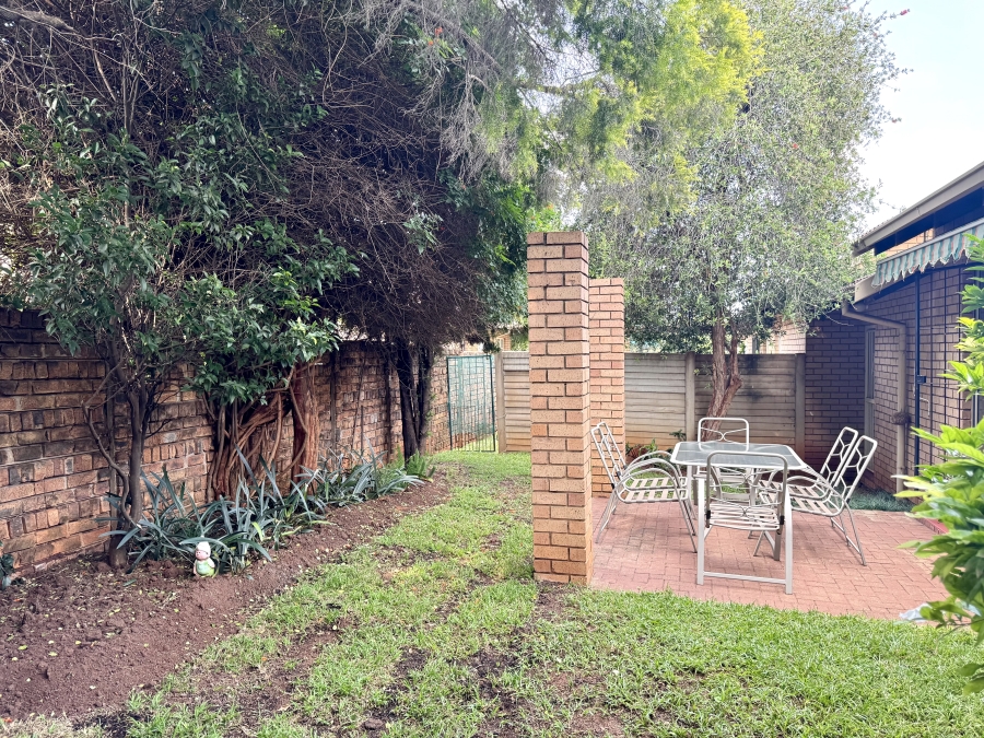 2 Bedroom Property for Sale in La Montagne Gauteng