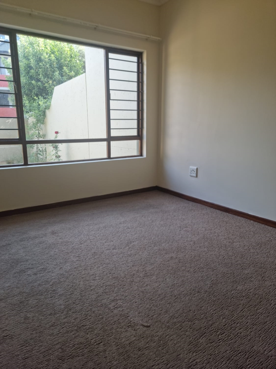 1 Bedroom Property for Sale in Lonehill Gauteng
