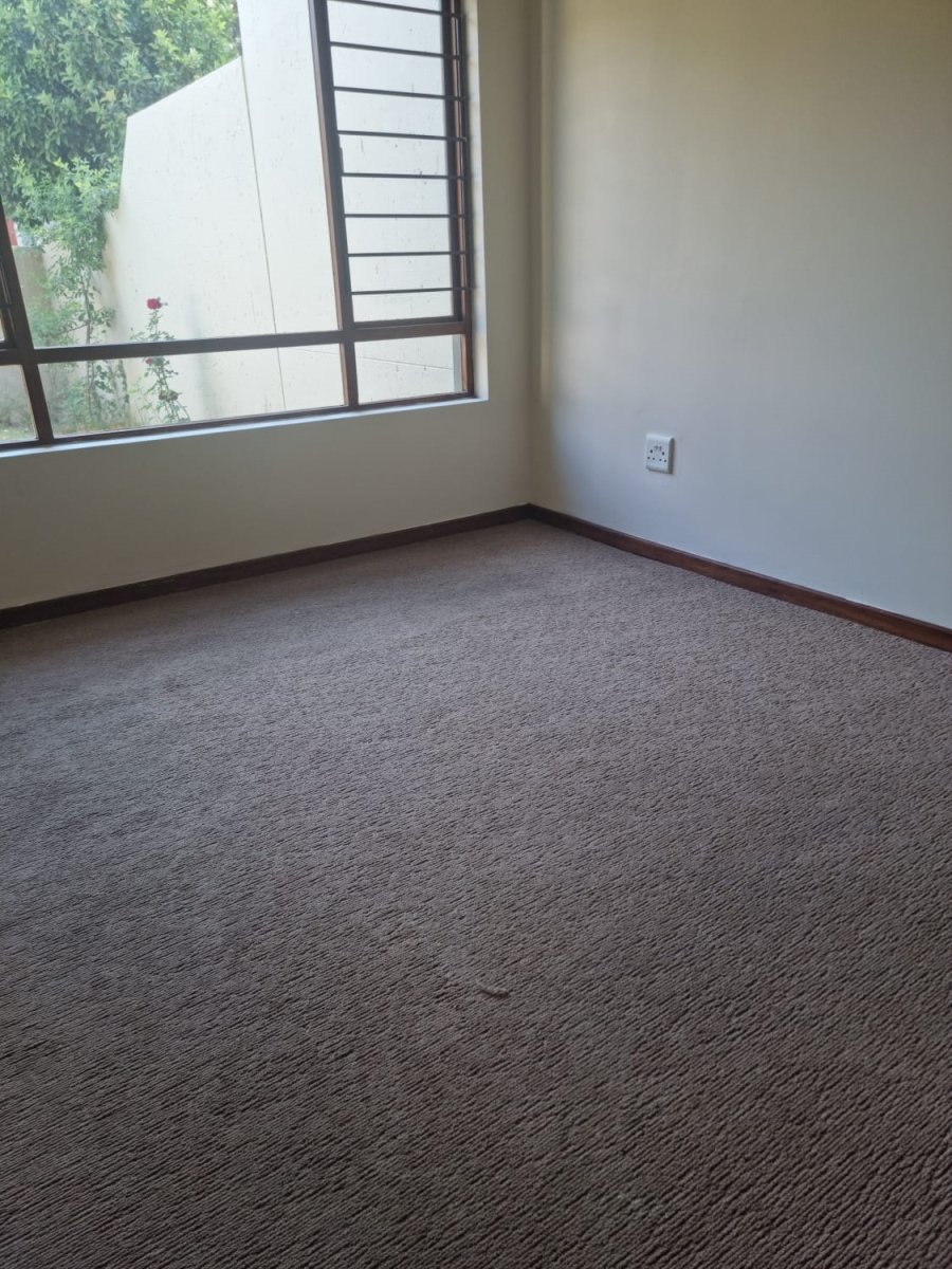 1 Bedroom Property for Sale in Lonehill Gauteng