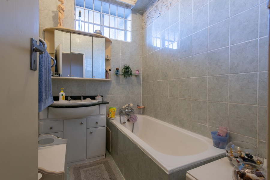 2 Bedroom Property for Sale in Highlands North Gauteng