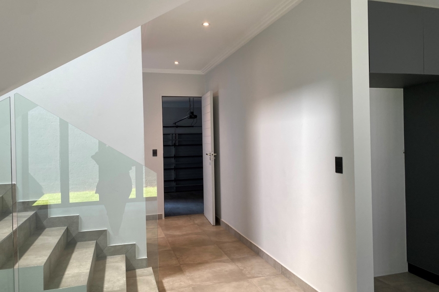 To Let 4 Bedroom Property for Rent in Bryanston Gauteng