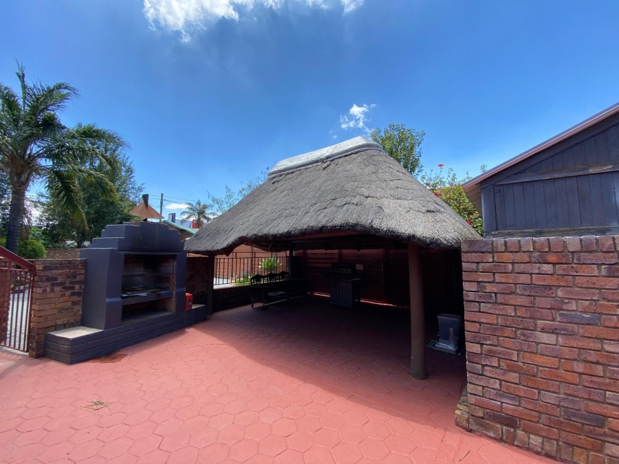 5 Bedroom Property for Sale in The Reeds Gauteng