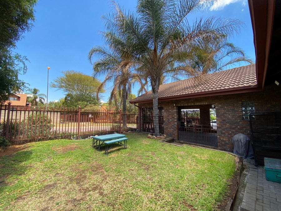 5 Bedroom Property for Sale in The Reeds Gauteng