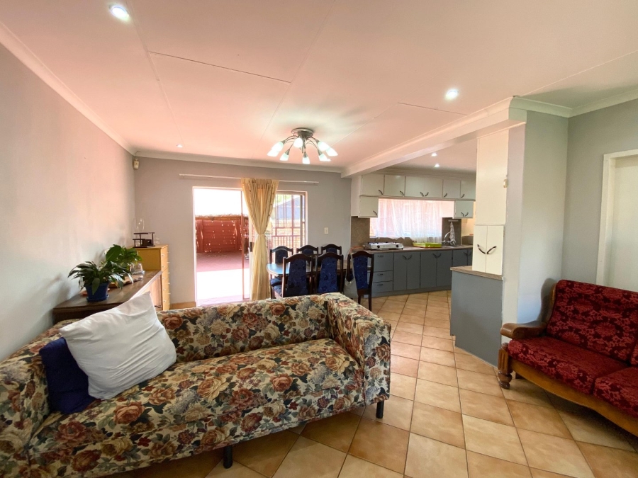 5 Bedroom Property for Sale in The Reeds Gauteng