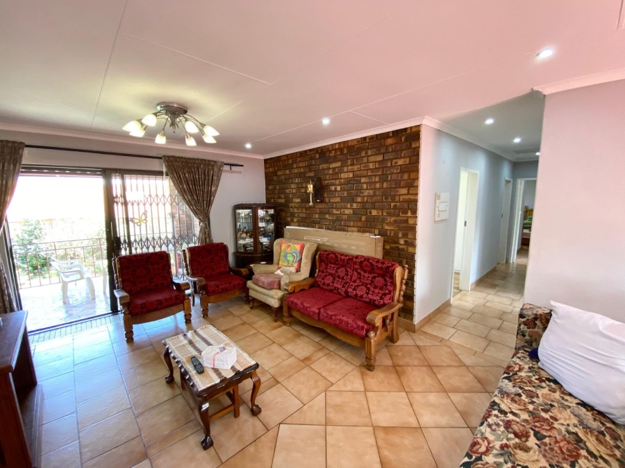 5 Bedroom Property for Sale in The Reeds Gauteng