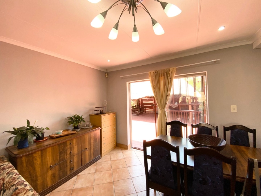 5 Bedroom Property for Sale in The Reeds Gauteng