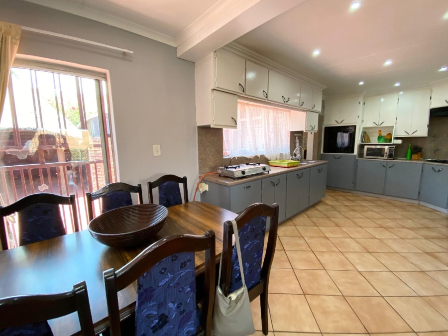 5 Bedroom Property for Sale in The Reeds Gauteng