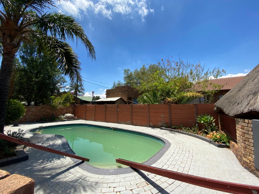 5 Bedroom Property for Sale in The Reeds Gauteng