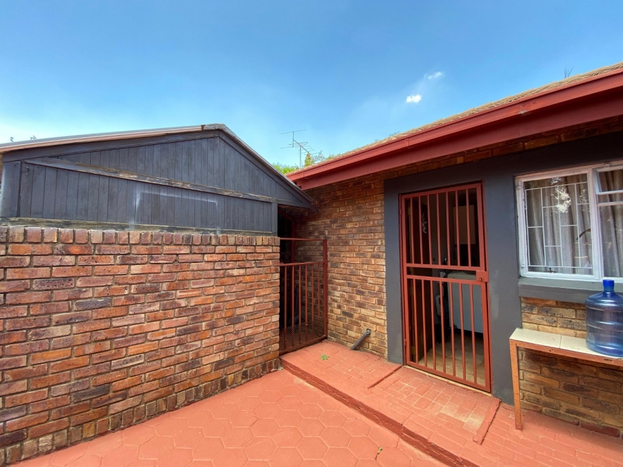 5 Bedroom Property for Sale in The Reeds Gauteng