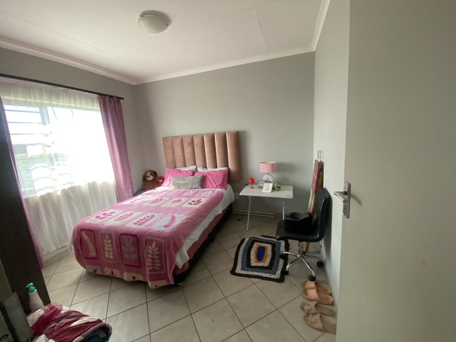 4 Bedroom Property for Sale in Lotus Gardens Gauteng