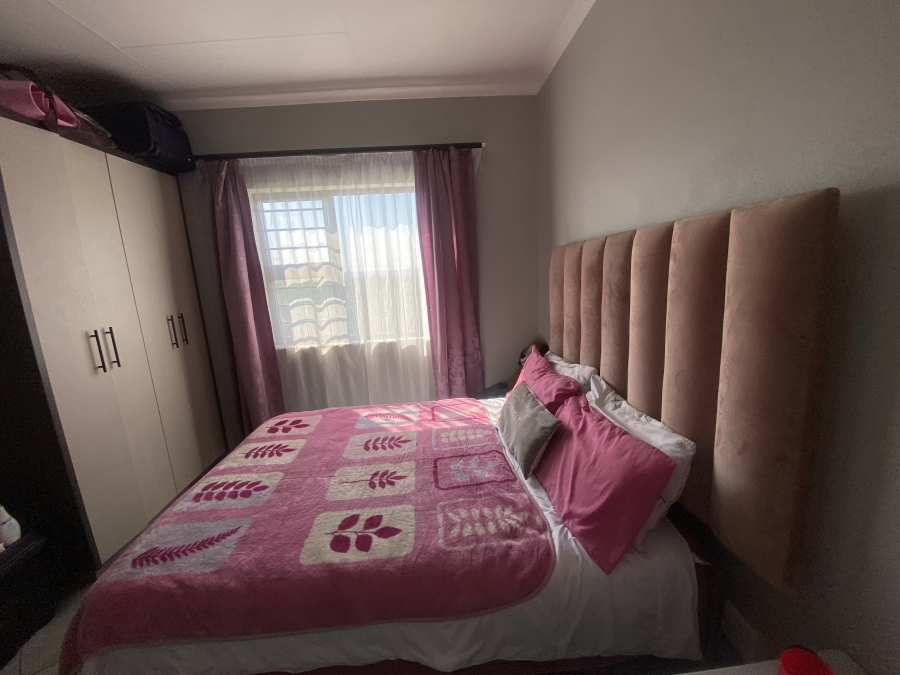 4 Bedroom Property for Sale in Lotus Gardens Gauteng
