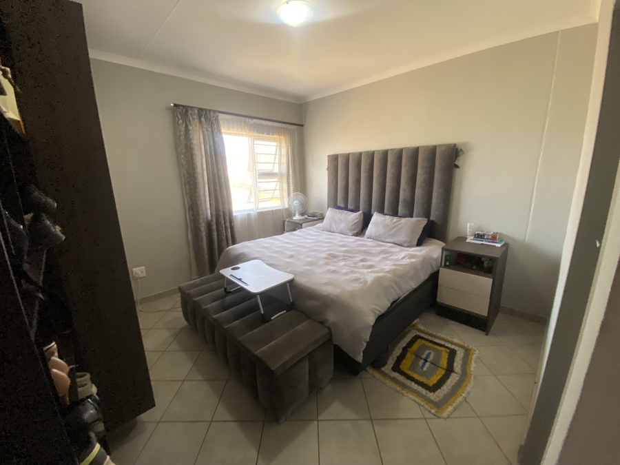 4 Bedroom Property for Sale in Lotus Gardens Gauteng