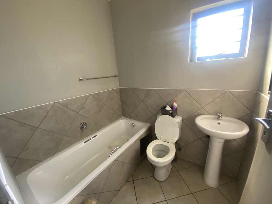 4 Bedroom Property for Sale in Lotus Gardens Gauteng