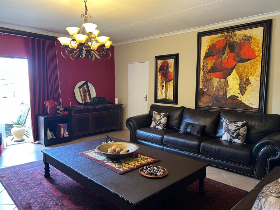 10 Bedroom Property for Sale in Faerie Glen Gauteng