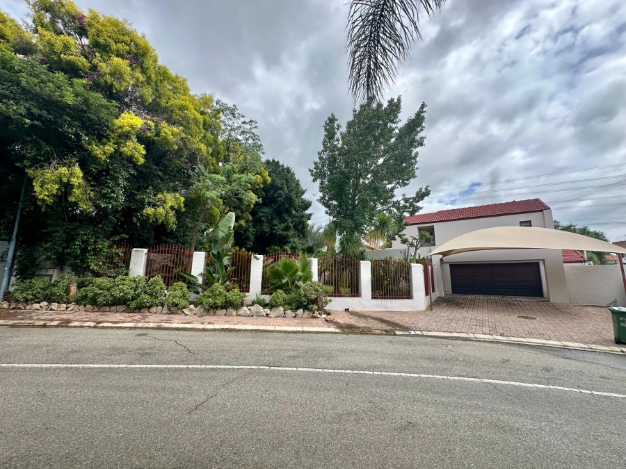 4 Bedroom Property for Sale in Lonehill Gauteng