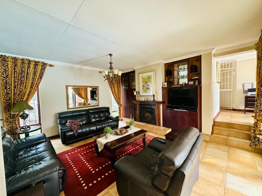 4 Bedroom Property for Sale in Lonehill Gauteng