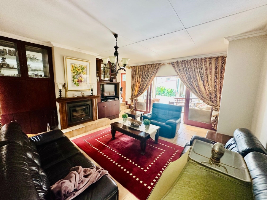 4 Bedroom Property for Sale in Lonehill Gauteng