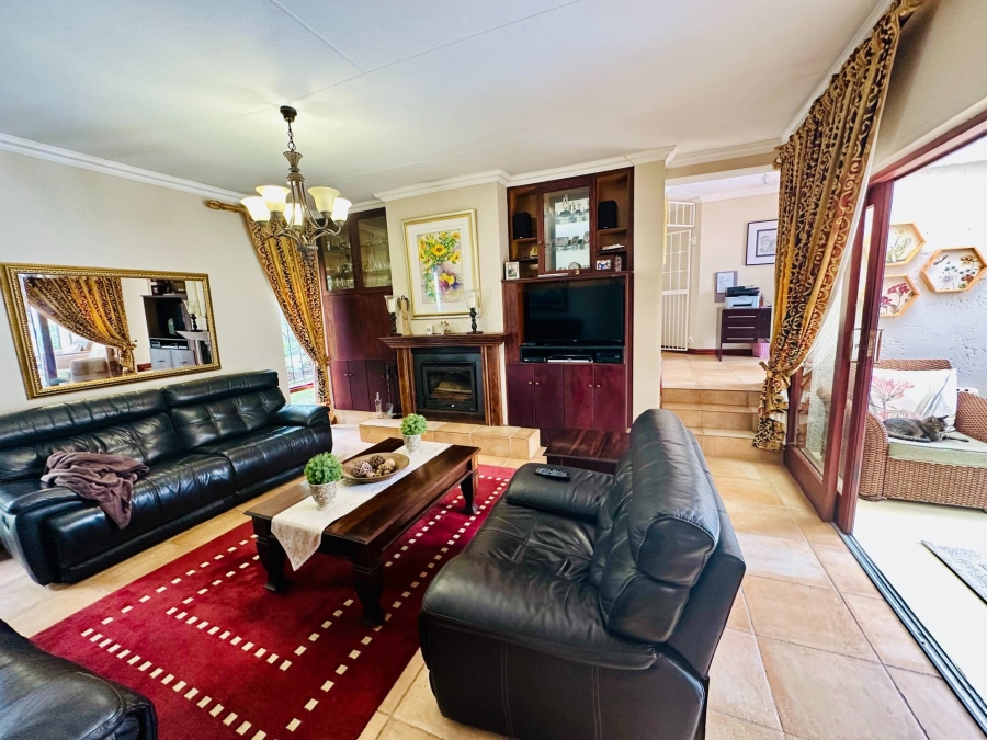 4 Bedroom Property for Sale in Lonehill Gauteng