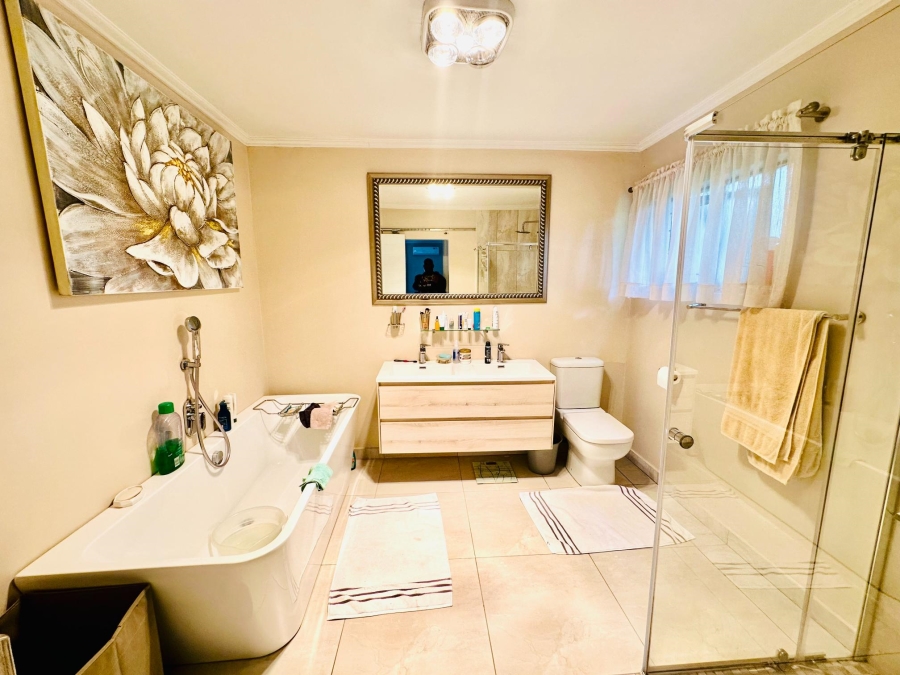 4 Bedroom Property for Sale in Lonehill Gauteng