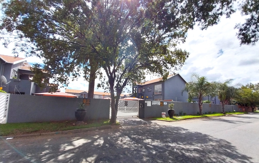 2 Bedroom Property for Sale in New Redruth Gauteng